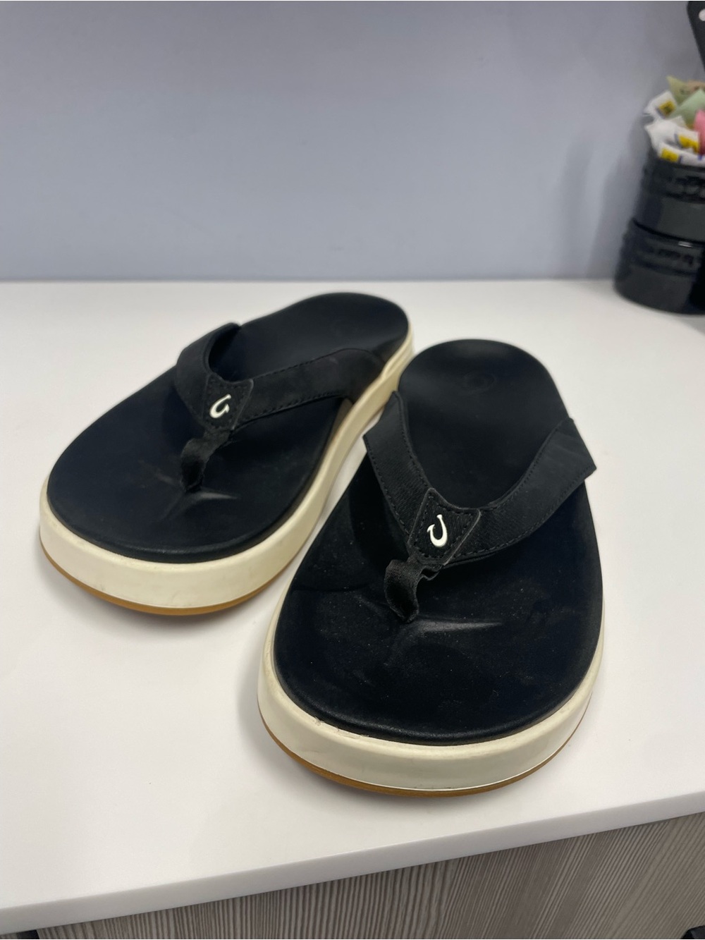 OluKai Sandals Nua Pio sz 9 Black and White Platform Flip Flop sz 39